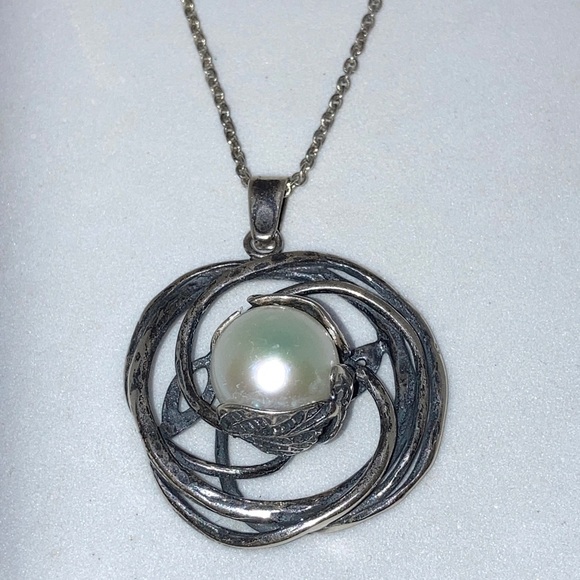 P.Z. Israel 925 silver White pearl nesting in leaves Pendant necklace + chain - Picture 3 of 7